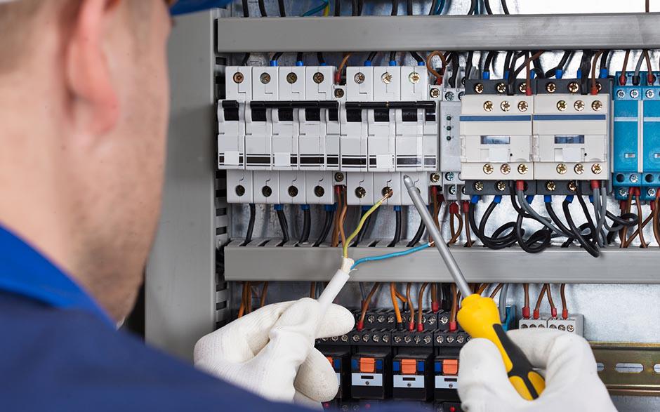 prix d'un électricien Plaisir